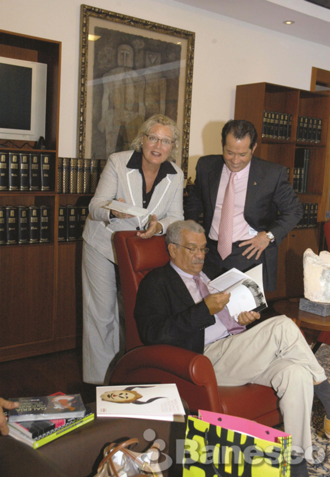 Juan Carlos Escotet y Derek Walcott