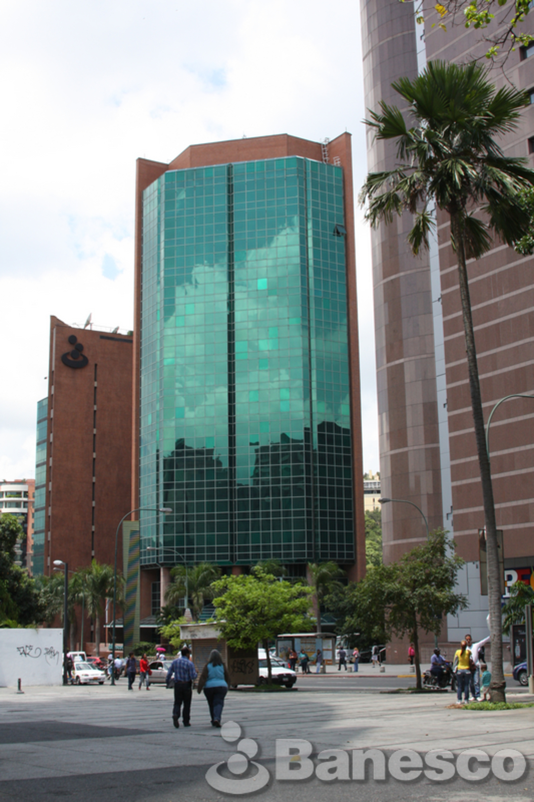 Fachada de Banesco en El Rosal Frontal